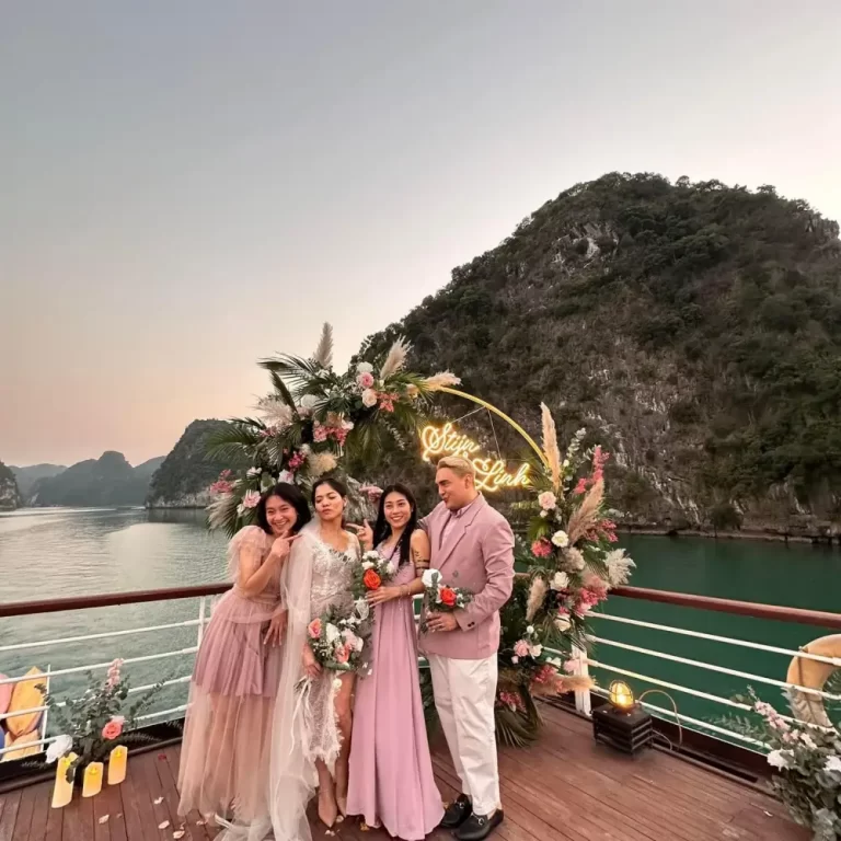 Travellers on an Orient Charm private trip